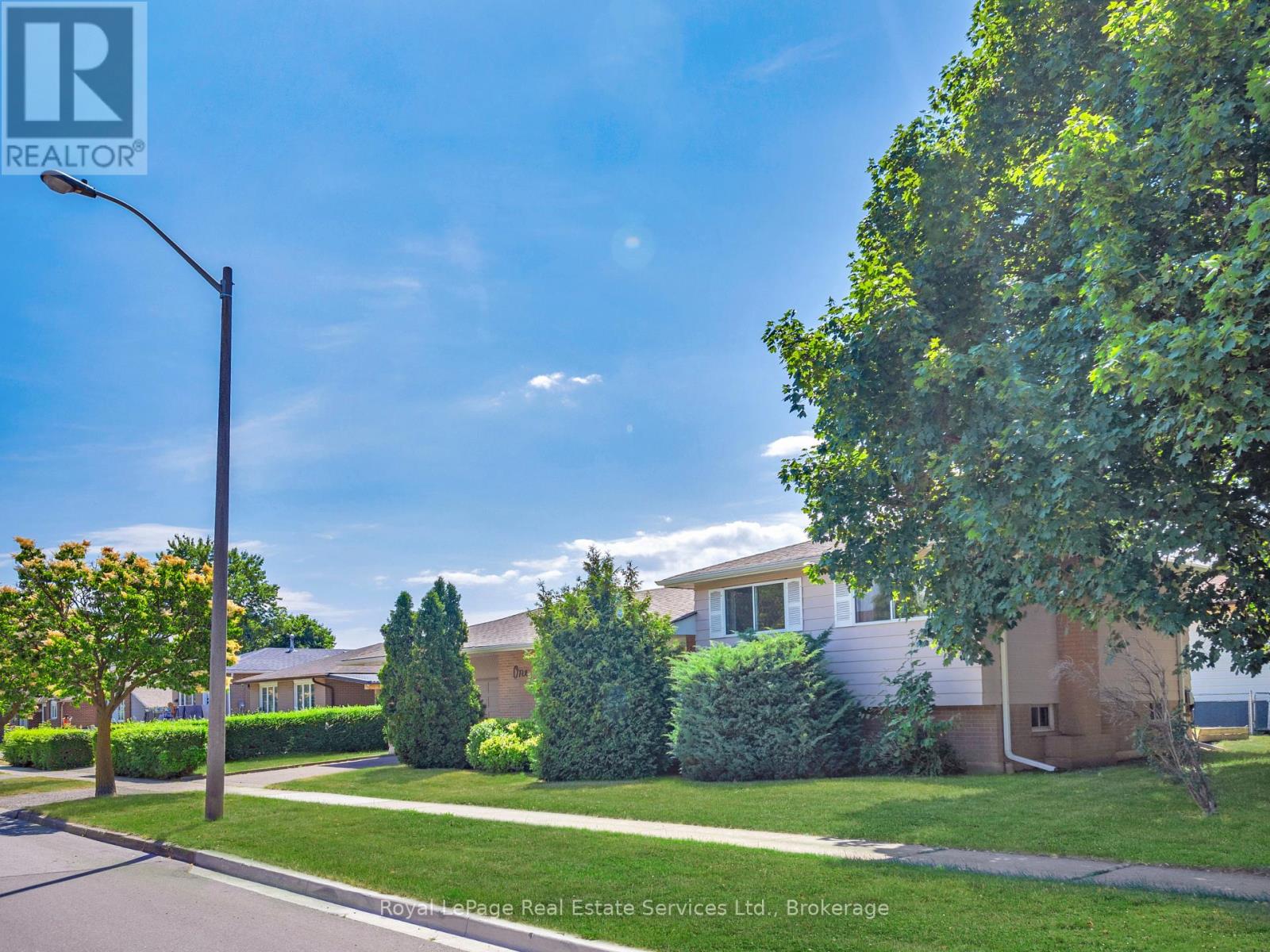 1 Mosswood Lane, Toronto, Ontario  M9V 1M3 - Photo 2 - W12391008
