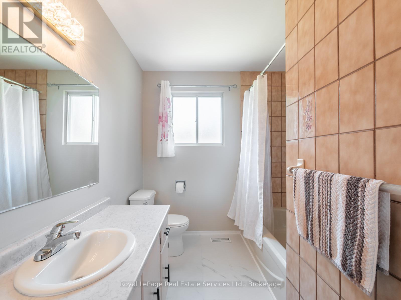 1 Mosswood Lane, Toronto, Ontario  M9V 1M3 - Photo 21 - W12391008