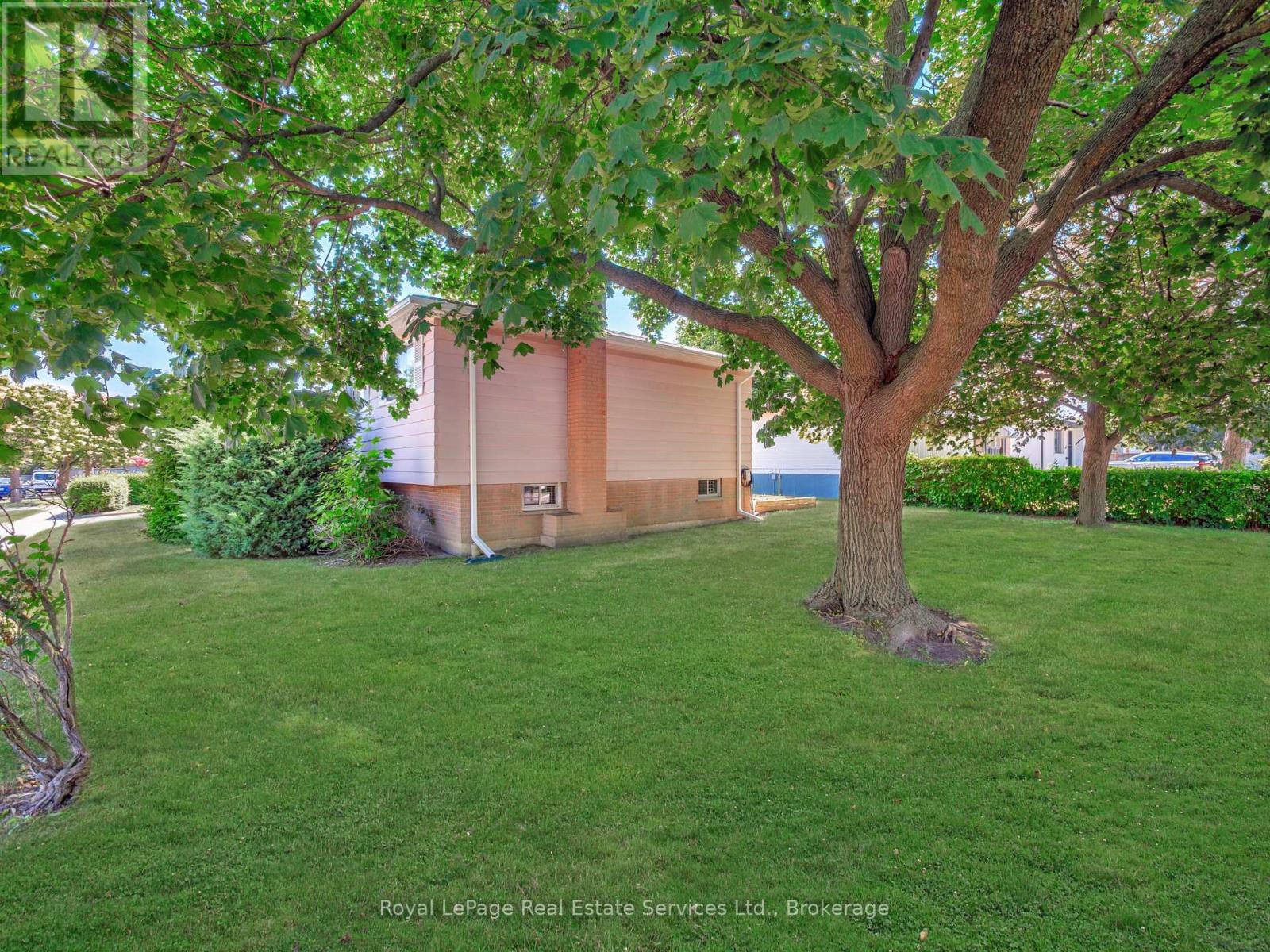 1 Mosswood Lane, Toronto, Ontario  M9V 1M3 - Photo 24 - W12391008
