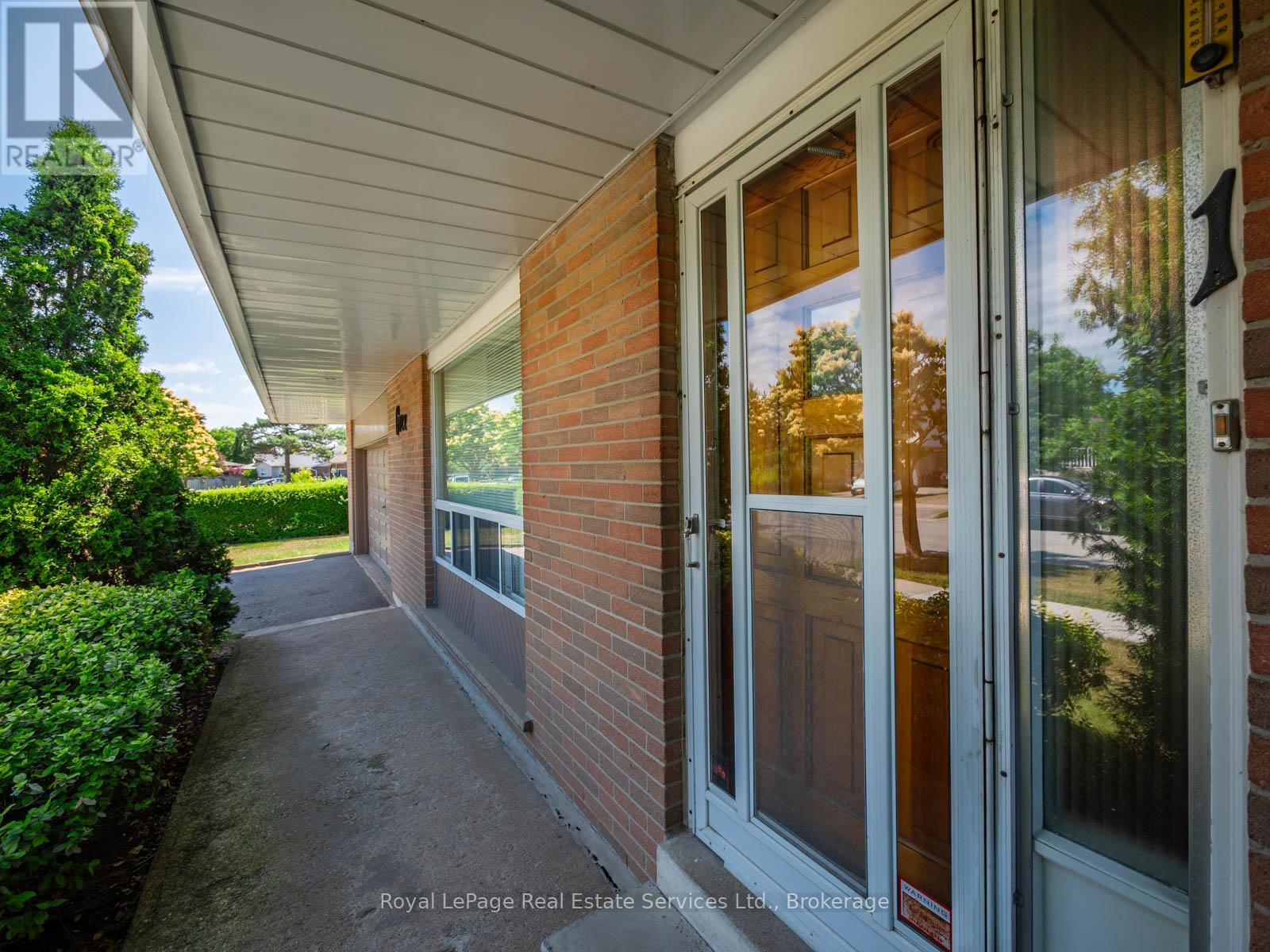 1 Mosswood Lane, Toronto, Ontario  M9V 1M3 - Photo 6 - W12391008