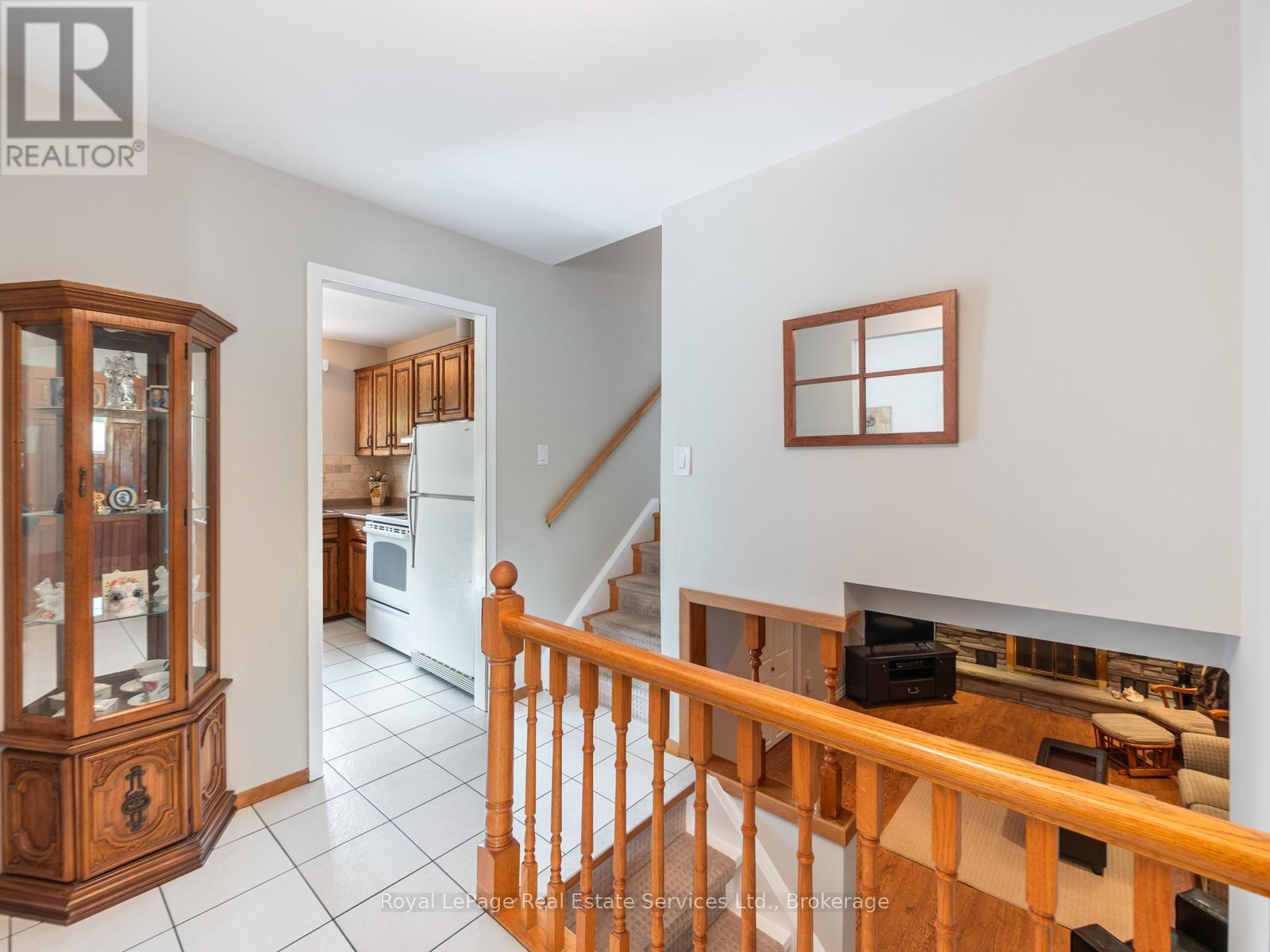1 Mosswood Lane, Toronto, Ontario  M9V 1M3 - Photo 8 - W12391008