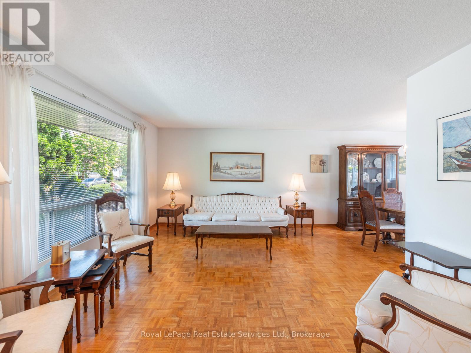 1 Mosswood Lane, Toronto, Ontario  M9V 1M3 - Photo 9 - W12391008