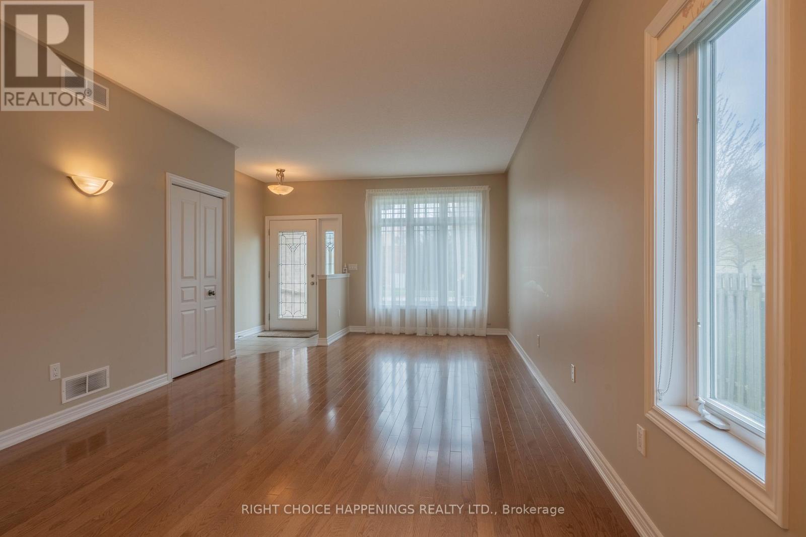 347 Oakcrest Avenue, Welland, Ontario  L3C 7K1 - Photo 3 - X12390911