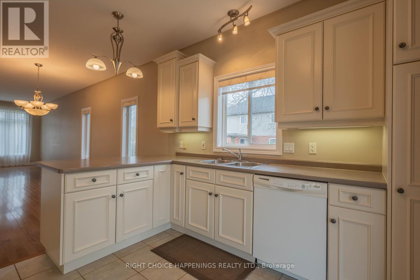 347 Oakcrest Avenue, Welland, Ontario  L3C 7K1 - Photo 6 - X12390911