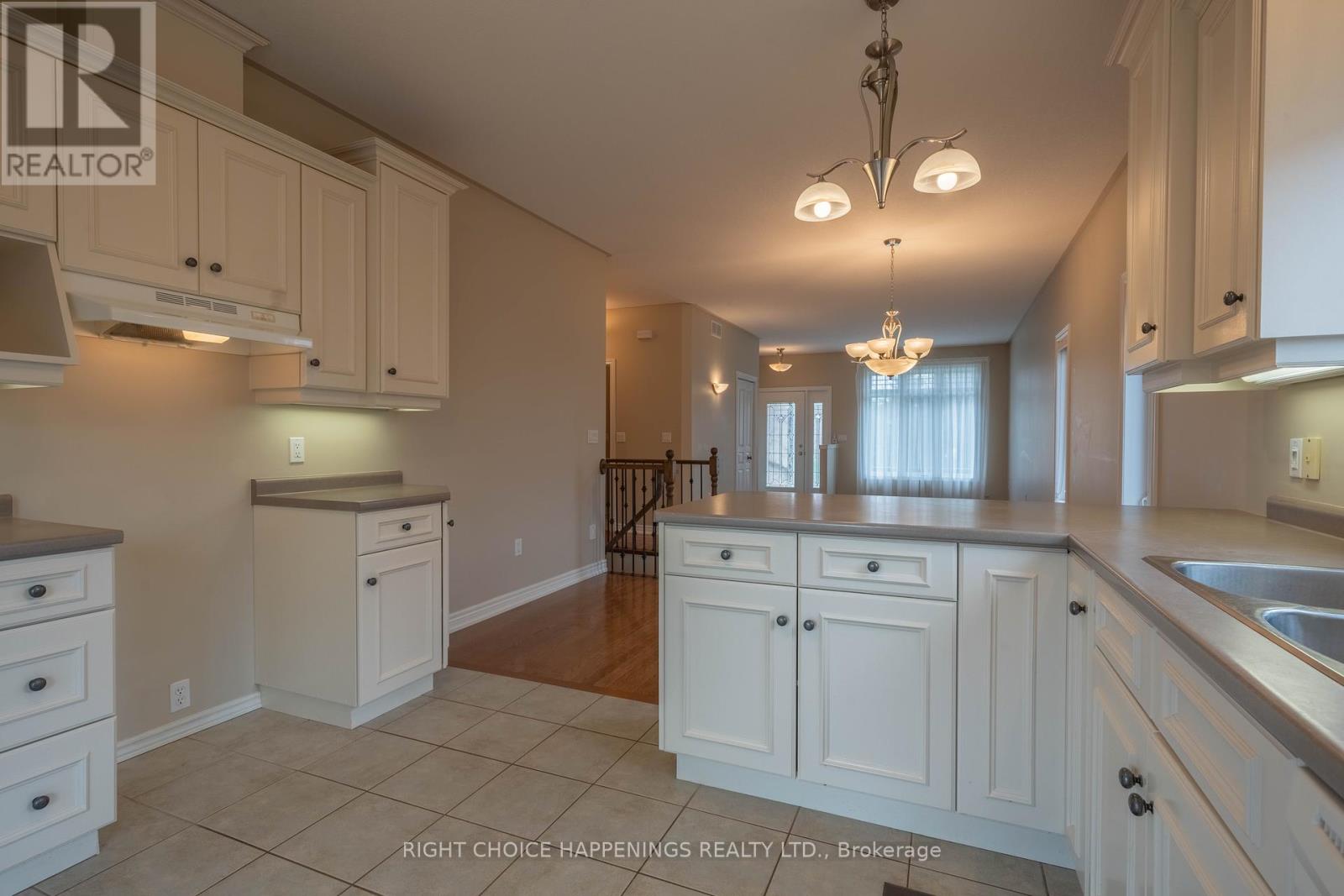 347 Oakcrest Avenue, Welland, Ontario  L3C 7K1 - Photo 8 - X12390911