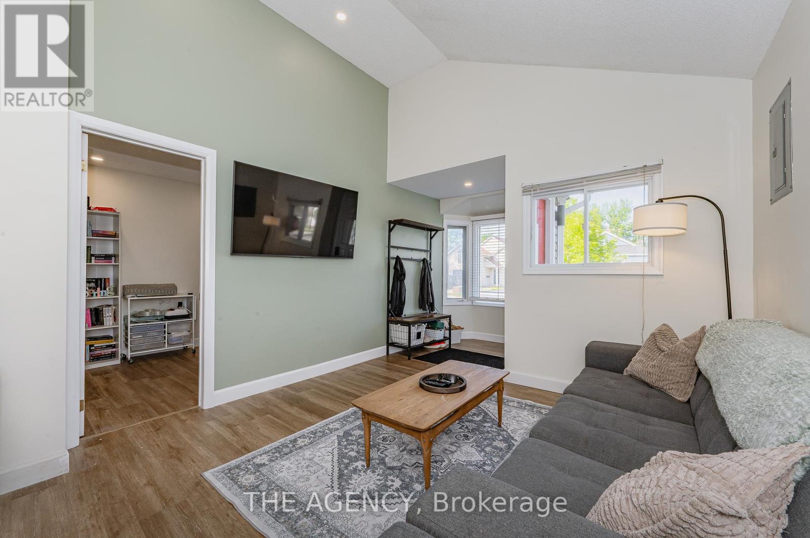 64 Churchill Street, St. Catharines, Ontario  L2S 2P5 - Photo 8 - X12391007