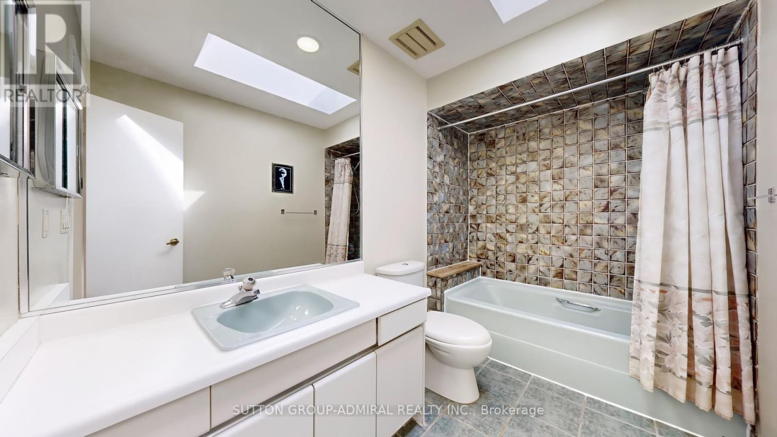 33 Carnival Court, Toronto (Westminster-Branson), Ontario  M2R 3T7 - Photo 27 - C12390727