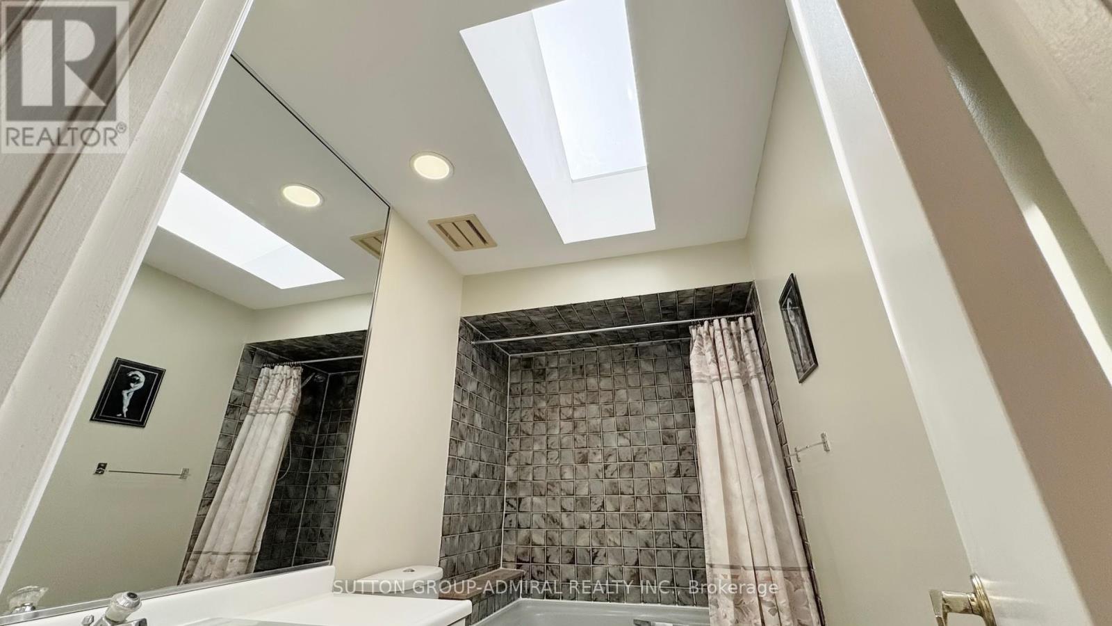 33 Carnival Court, Toronto (Westminster-Branson), Ontario  M2R 3T7 - Photo 28 - C12390727