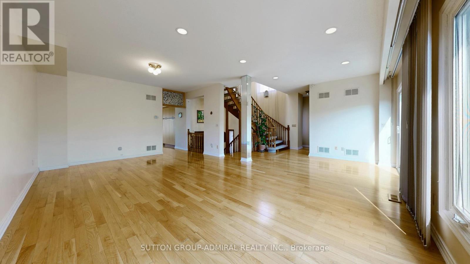 33 Carnival Court, Toronto (Westminster-Branson), Ontario  M2R 3T7 - Photo 7 - C12390727