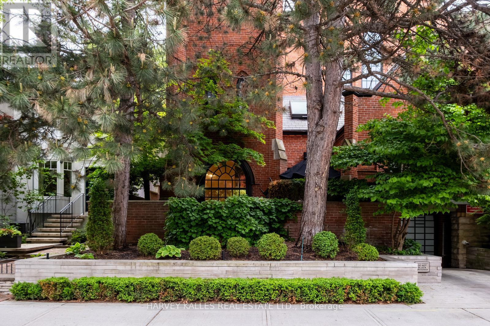 3 - 12 MACPHERSON AVENUE, Toronto, Ontario