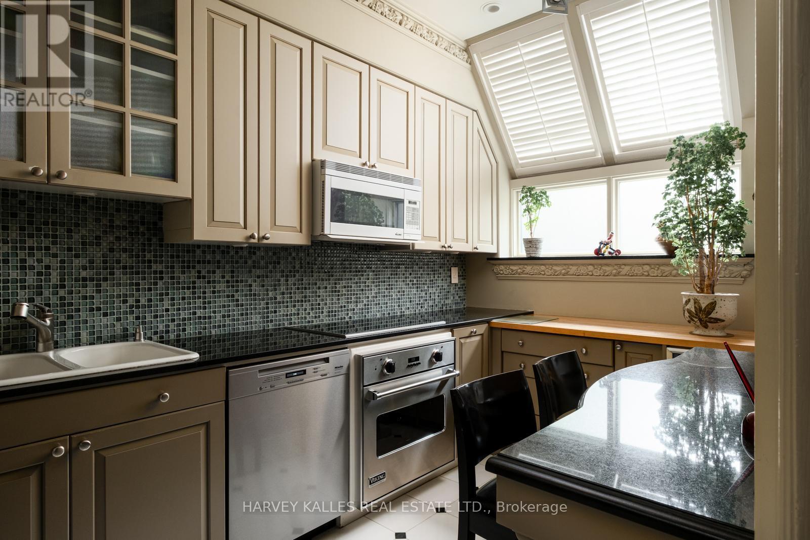 3 - 12 Macpherson Avenue, Toronto, Ontario  M5R 1W8 - Photo 12 - C12390736