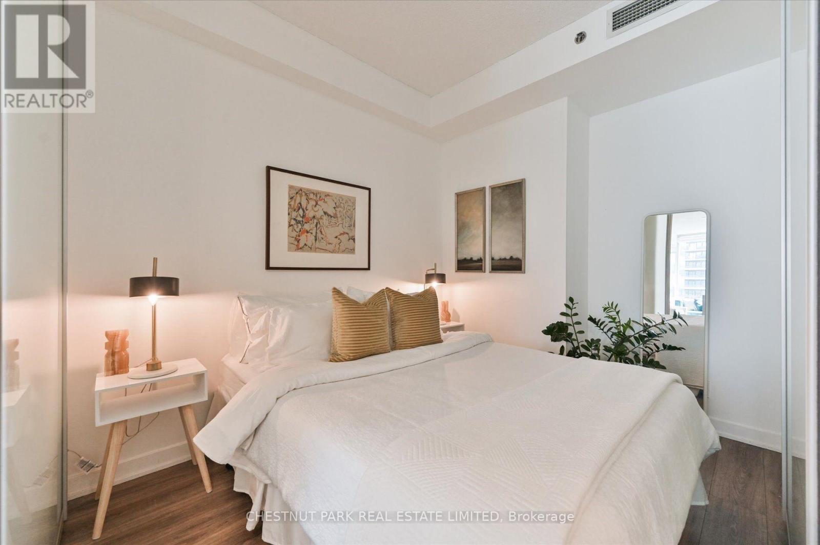 1020 - 21 Nelson Street, Toronto, Ontario  M5V 3H9 - Photo 14 - C12390741