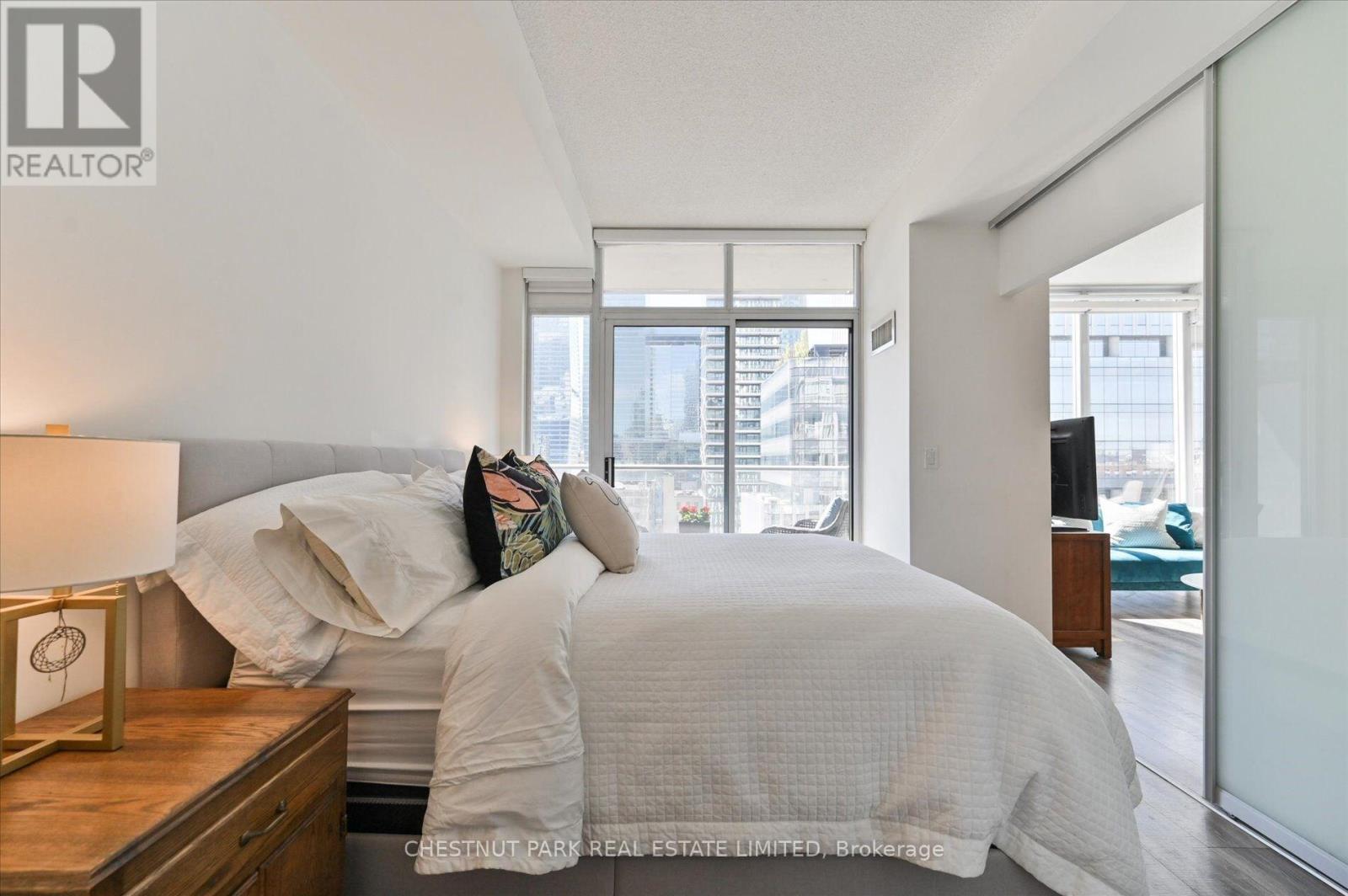 1020 - 21 Nelson Street, Toronto, Ontario  M5V 3H9 - Photo 17 - C12390741