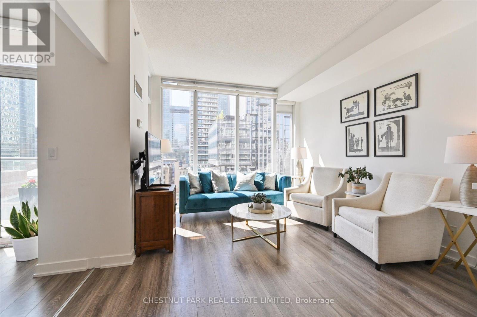 1020 - 21 Nelson Street, Toronto, Ontario  M5V 3H9 - Photo 4 - C12390741
