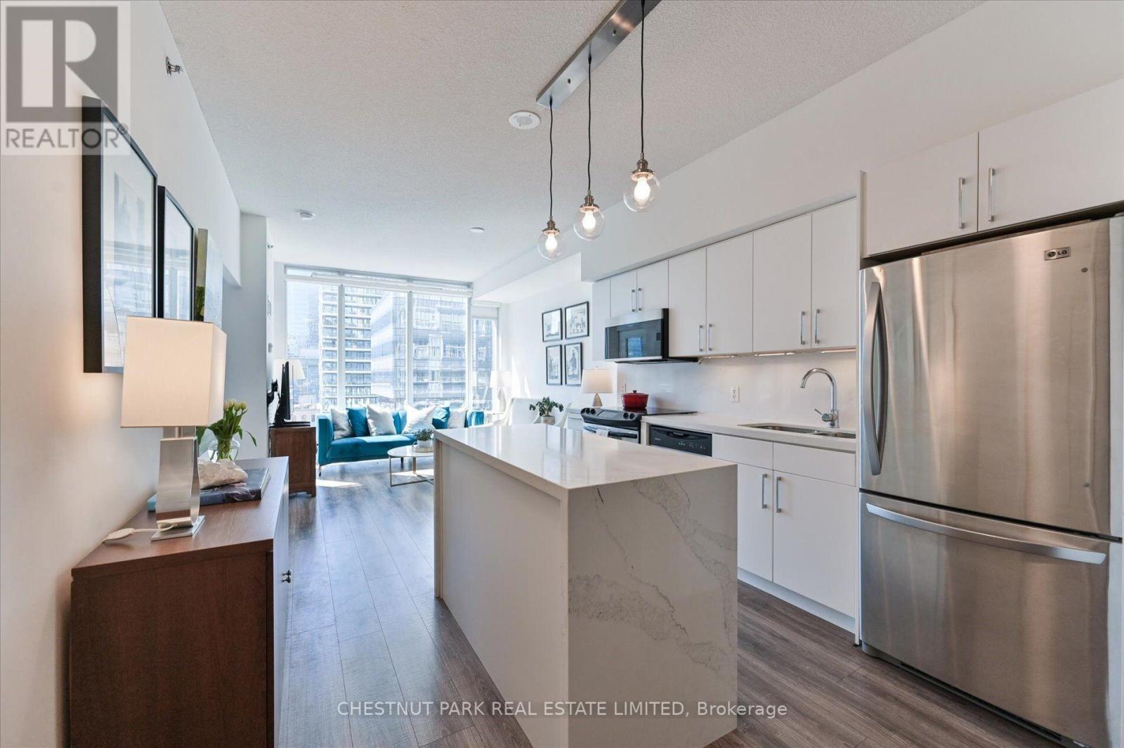 1020 - 21 Nelson Street, Toronto, Ontario  M5V 3H9 - Photo 5 - C12390741
