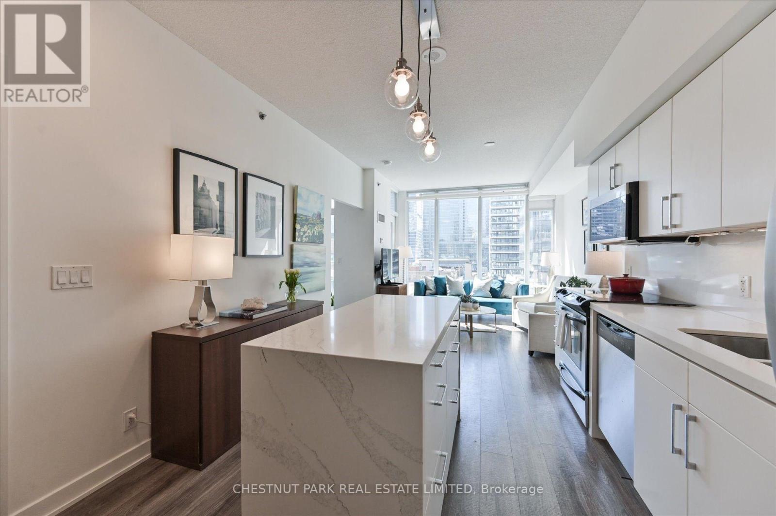 1020 - 21 Nelson Street, Toronto, Ontario  M5V 3H9 - Photo 8 - C12390741