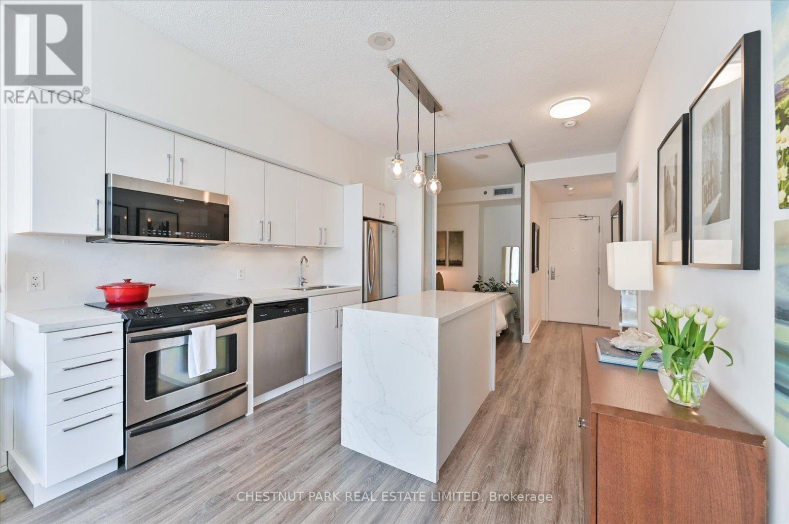 1020 - 21 Nelson Street, Toronto, Ontario  M5V 3H9 - Photo 9 - C12390741