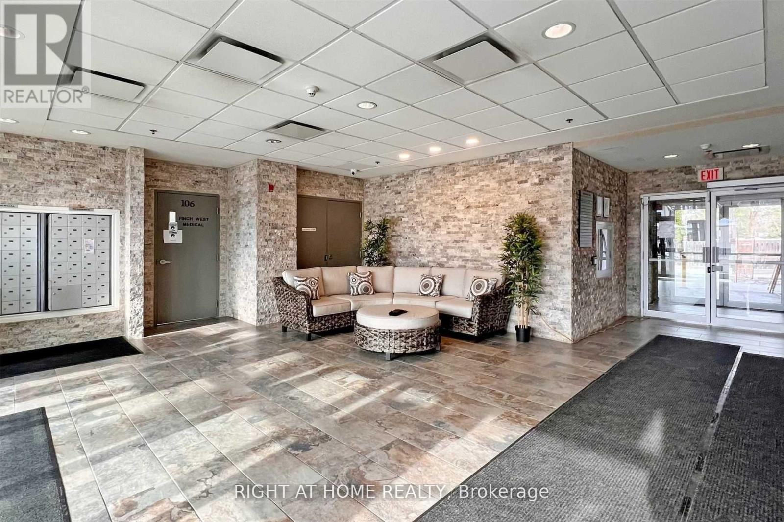 301 - 222 Finch Avenue W, Toronto, Ontario  M2R 1M6 - Photo 1 - C12390794