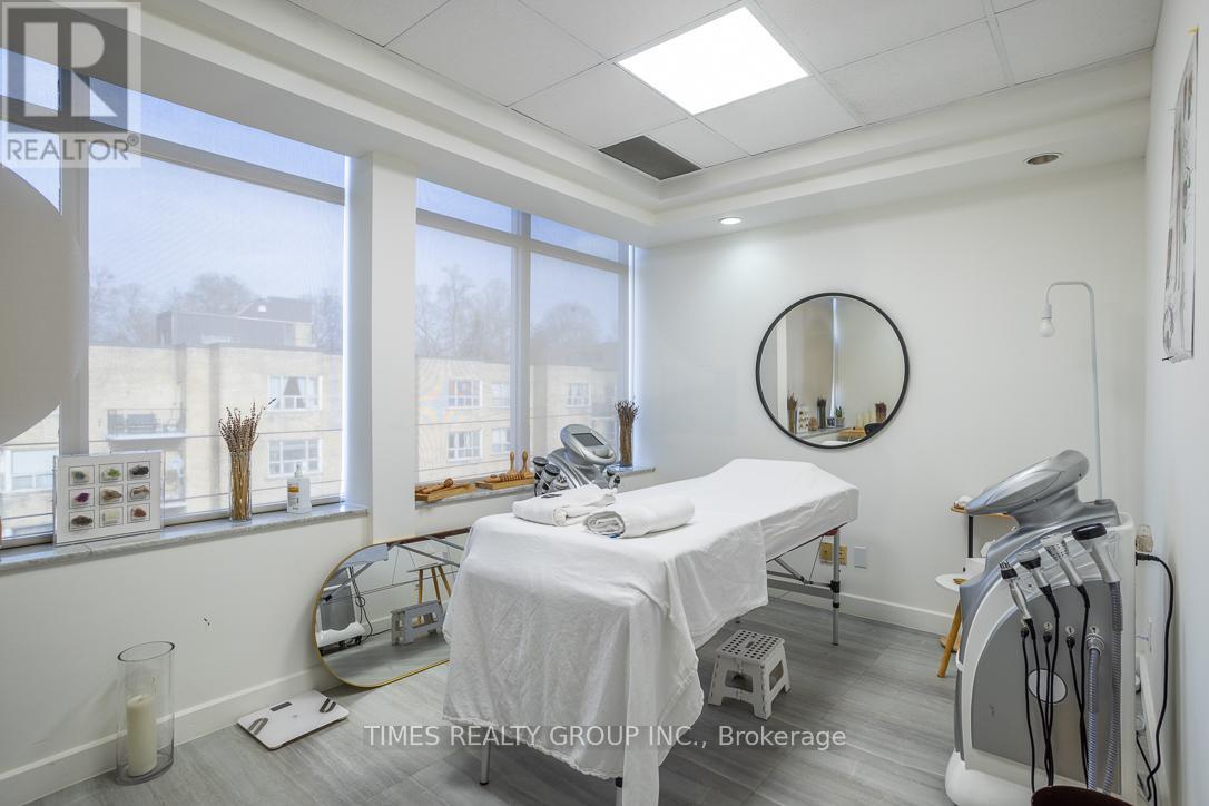 400 - 801 Eglinton Avenue W, Toronto, Ontario  M5N 1E3 - Photo 11 - C12390854