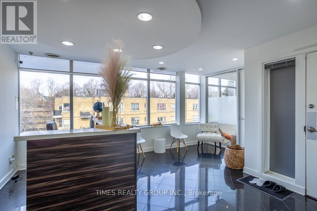 400 - 801 Eglinton Avenue W, Toronto, Ontario  M5N 1E3 - Photo 5 - C12390854