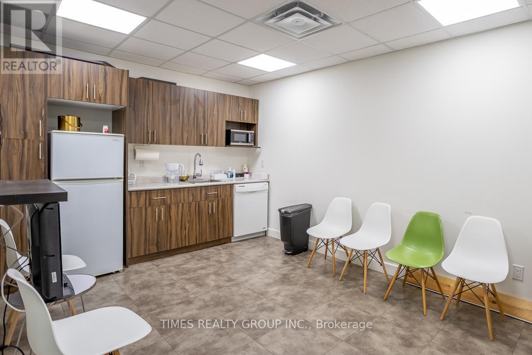 400 - 801 Eglinton Avenue W, Toronto, Ontario  M5N 1E3 - Photo 8 - C12390854