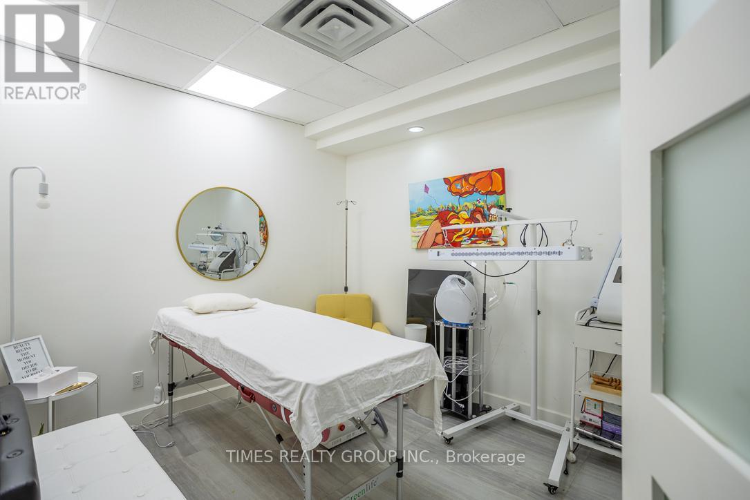 400 - 801 Eglinton Avenue W, Toronto, Ontario  M5N 1E3 - Photo 9 - C12390854