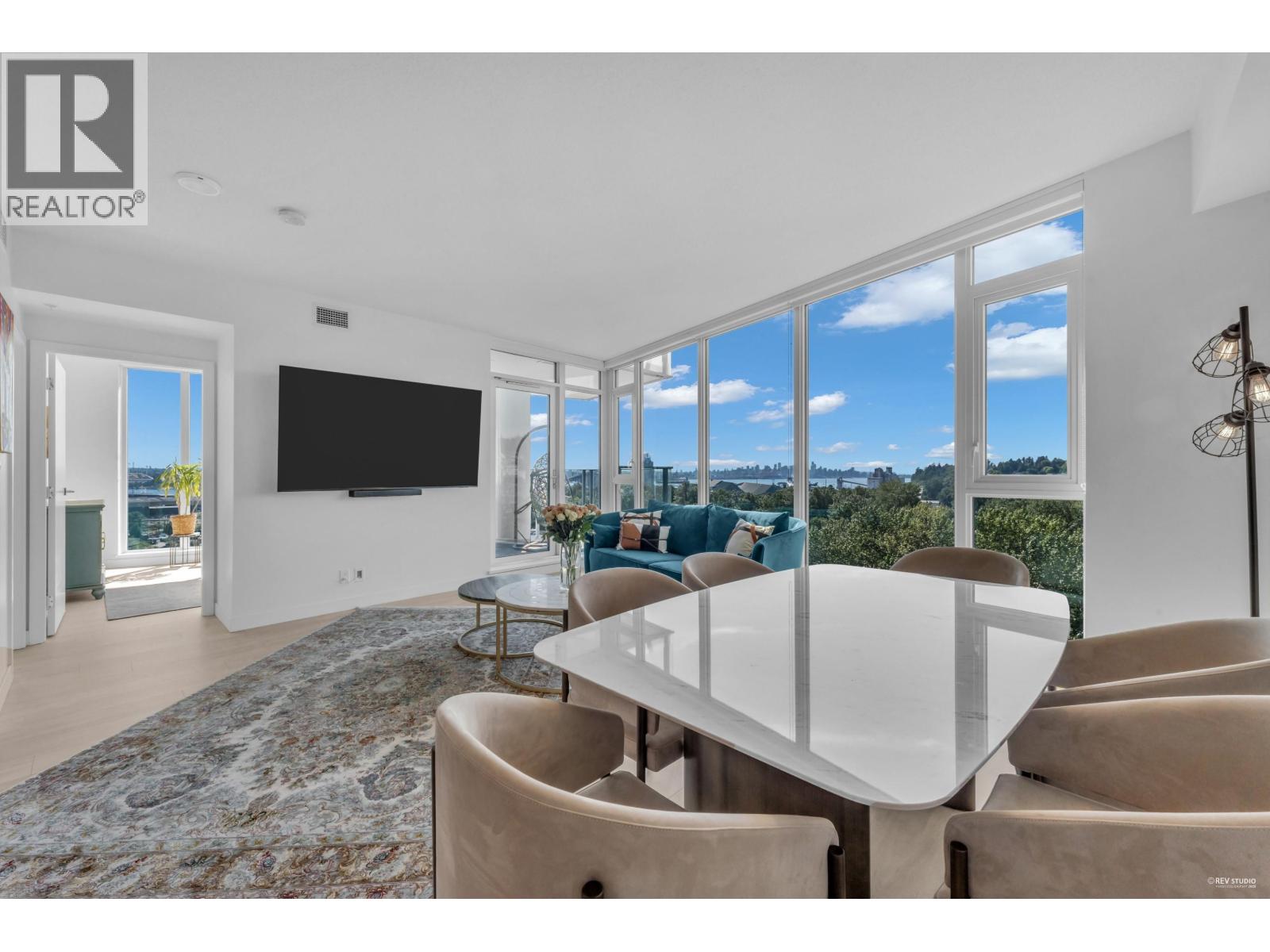 1406 1401 HUNTER STREET, North Vancouver, British Columbia