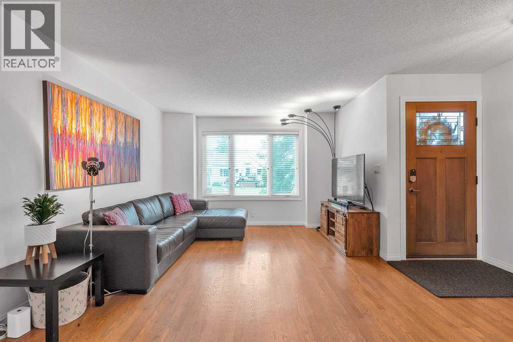 Property at 1629 29 Avenue SW image 3