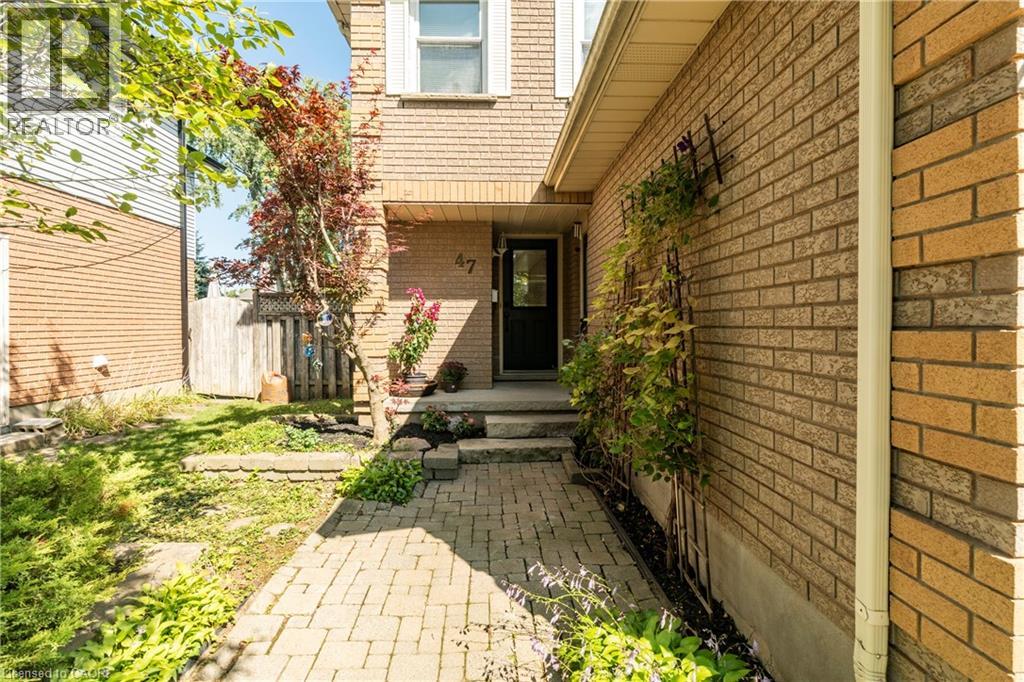 Property at 47 DAWN Crescent image 3