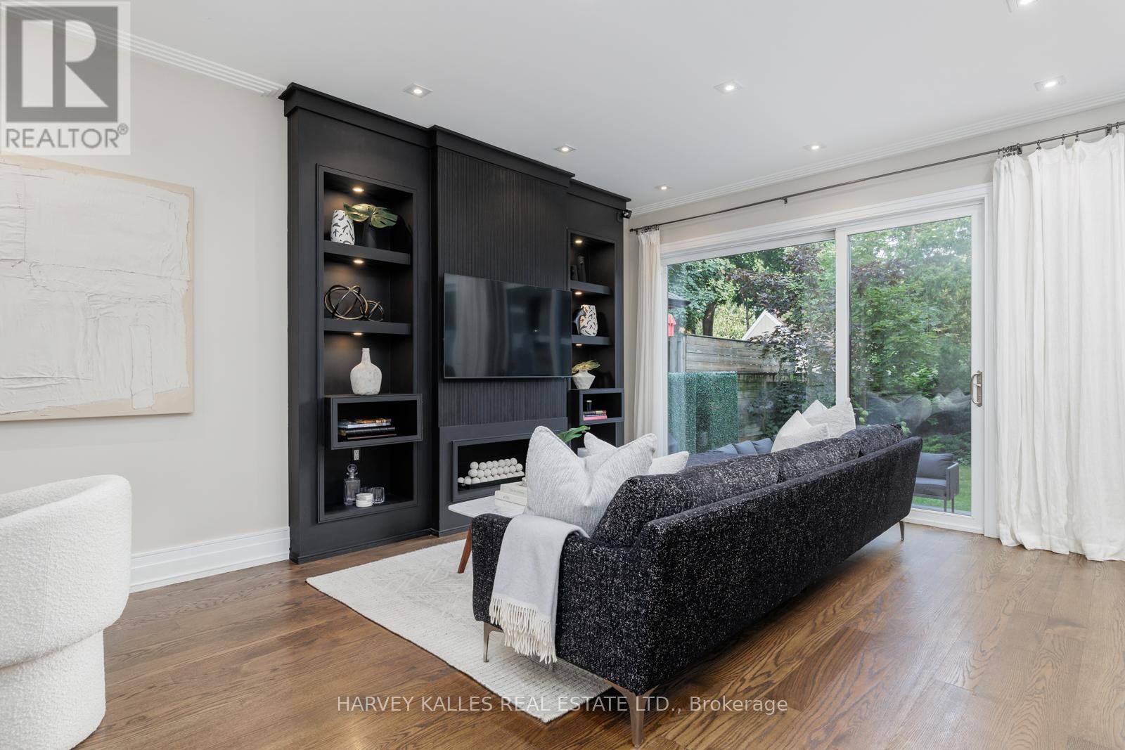 510 Donlands Avenue, Toronto, Ontario  M4J 3S7 - Photo 11 - E12390691