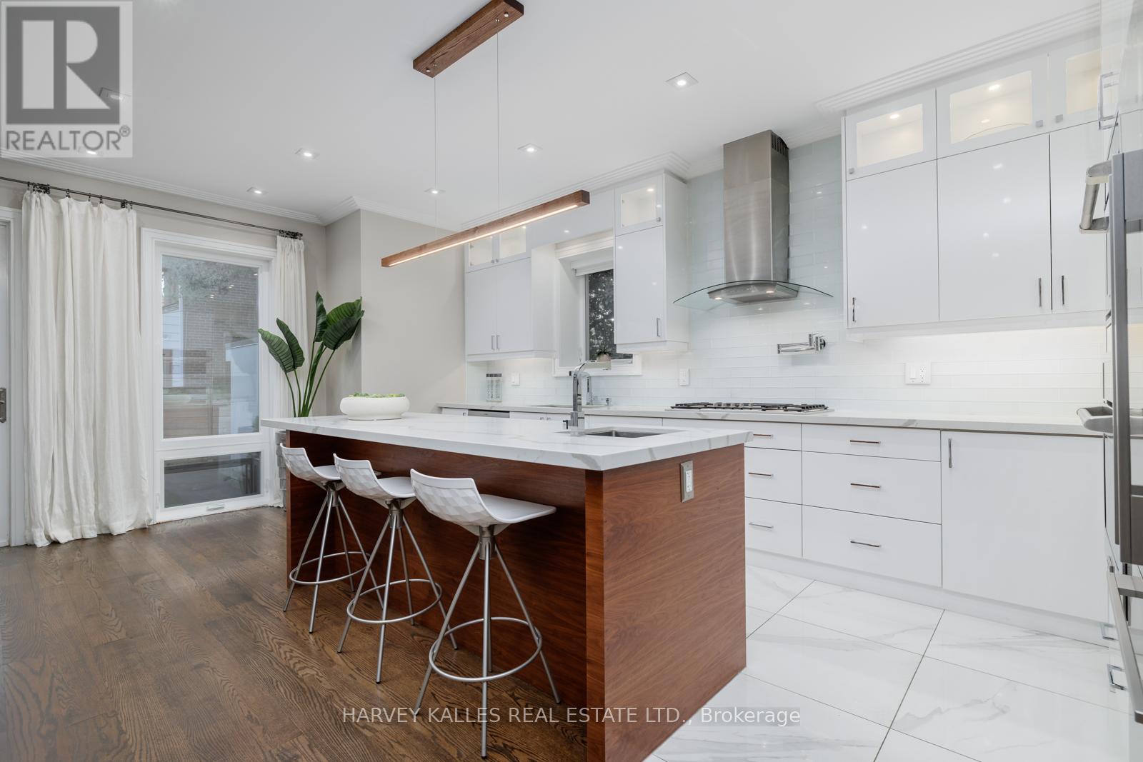 510 Donlands Avenue, Toronto, Ontario  M4J 3S7 - Photo 15 - E12390691