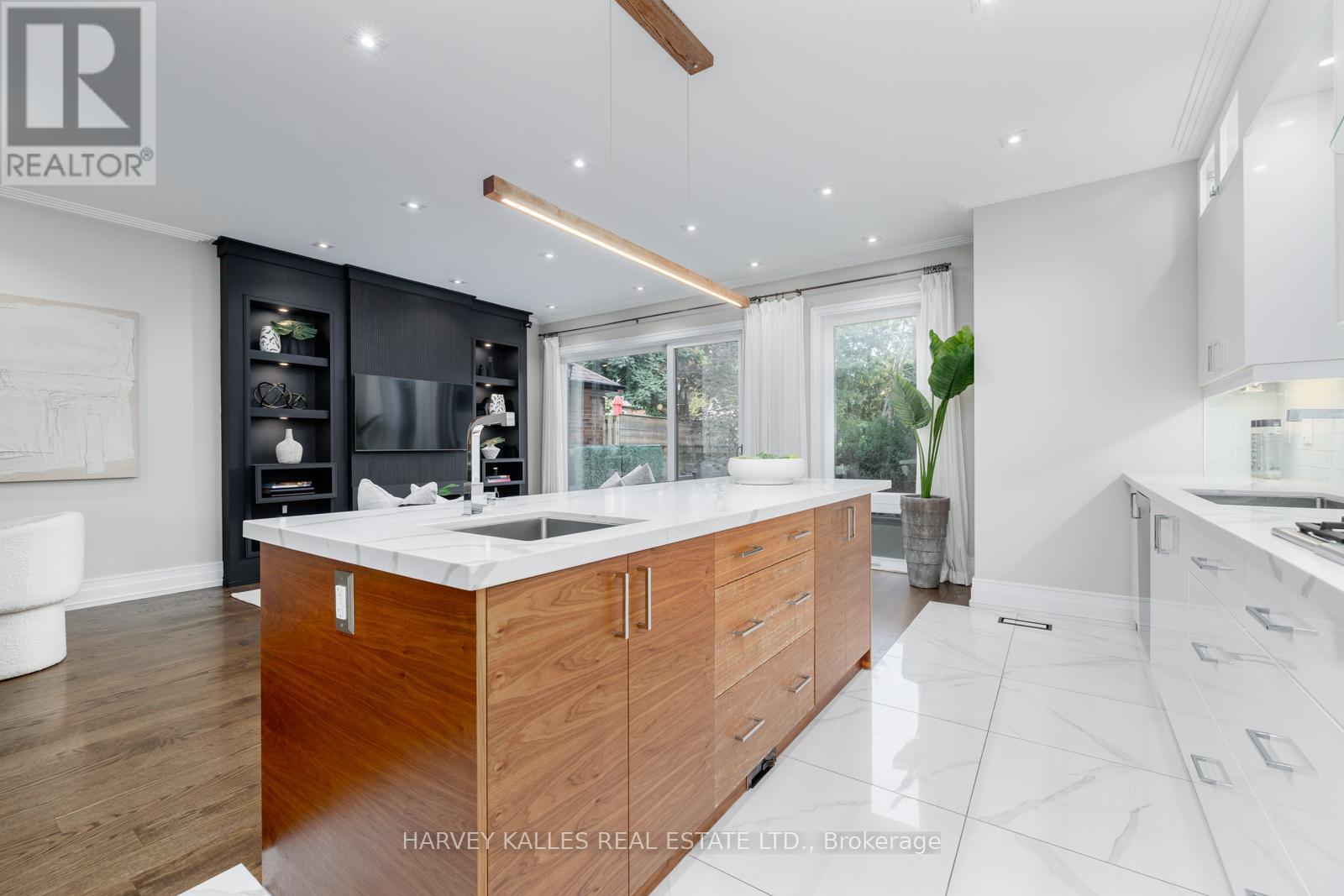 510 Donlands Avenue, Toronto, Ontario  M4J 3S7 - Photo 16 - E12390691