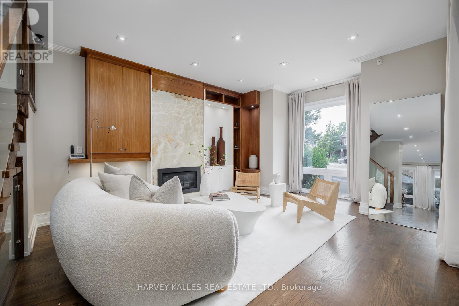 510 Donlands Avenue, Toronto, Ontario  M4J 3S7 - Photo 6 - E12390691