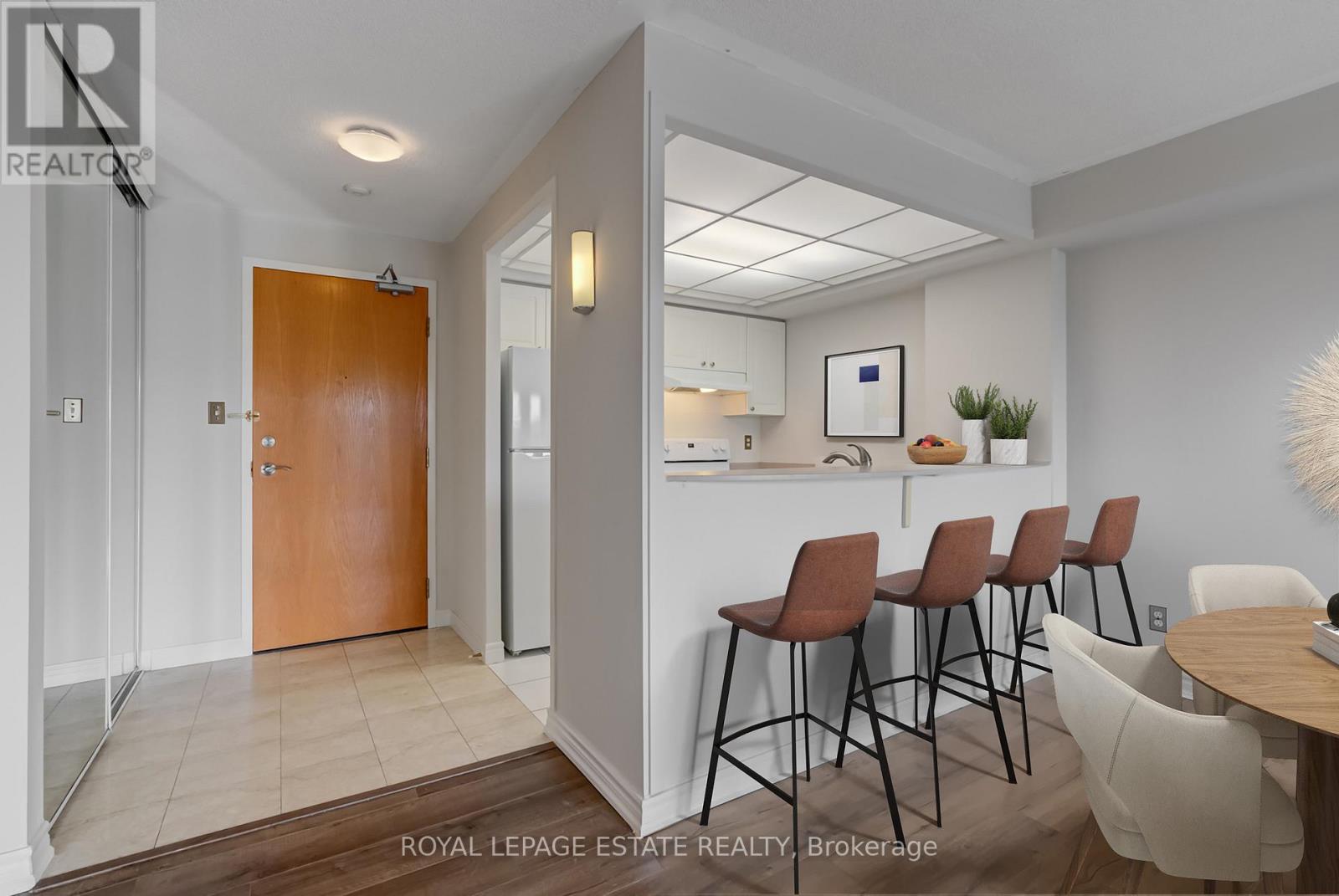 806 - 399 South Park Road, Markham (Commerce Valley), Ontario  L3T 7W6 - Photo 7 - N12390846