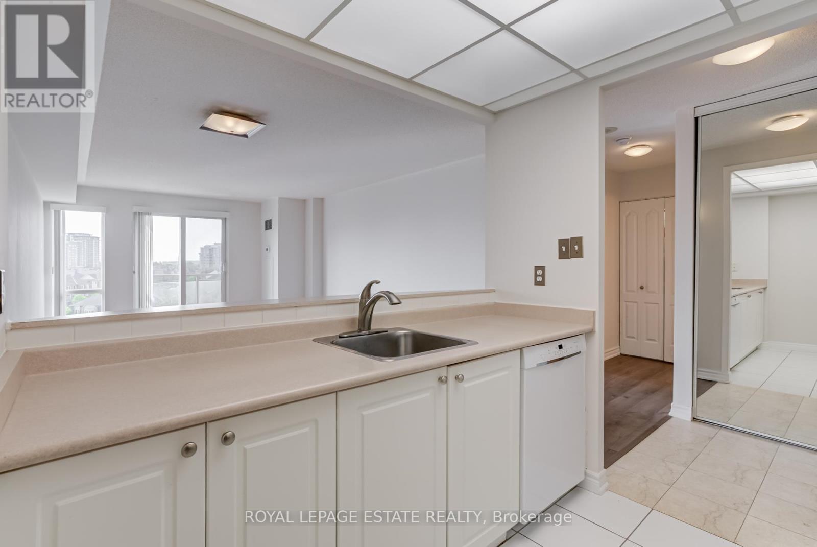 806 - 399 South Park Road, Markham (Commerce Valley), Ontario  L3T 7W6 - Photo 8 - N12390846