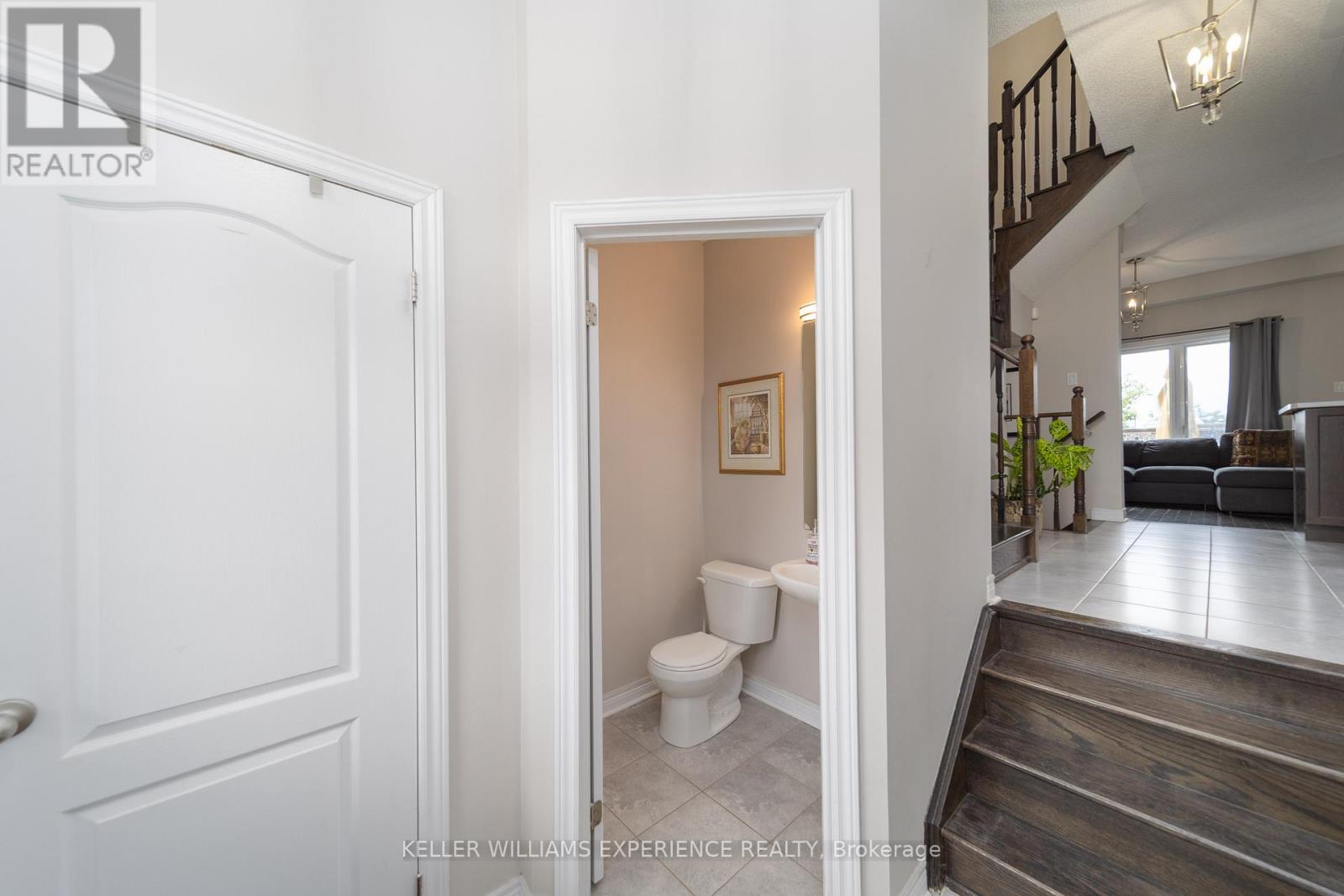 48 Snelgrove Crescent, Barrie, Ontario L4N 6R6 - Photo 3 - S12390735