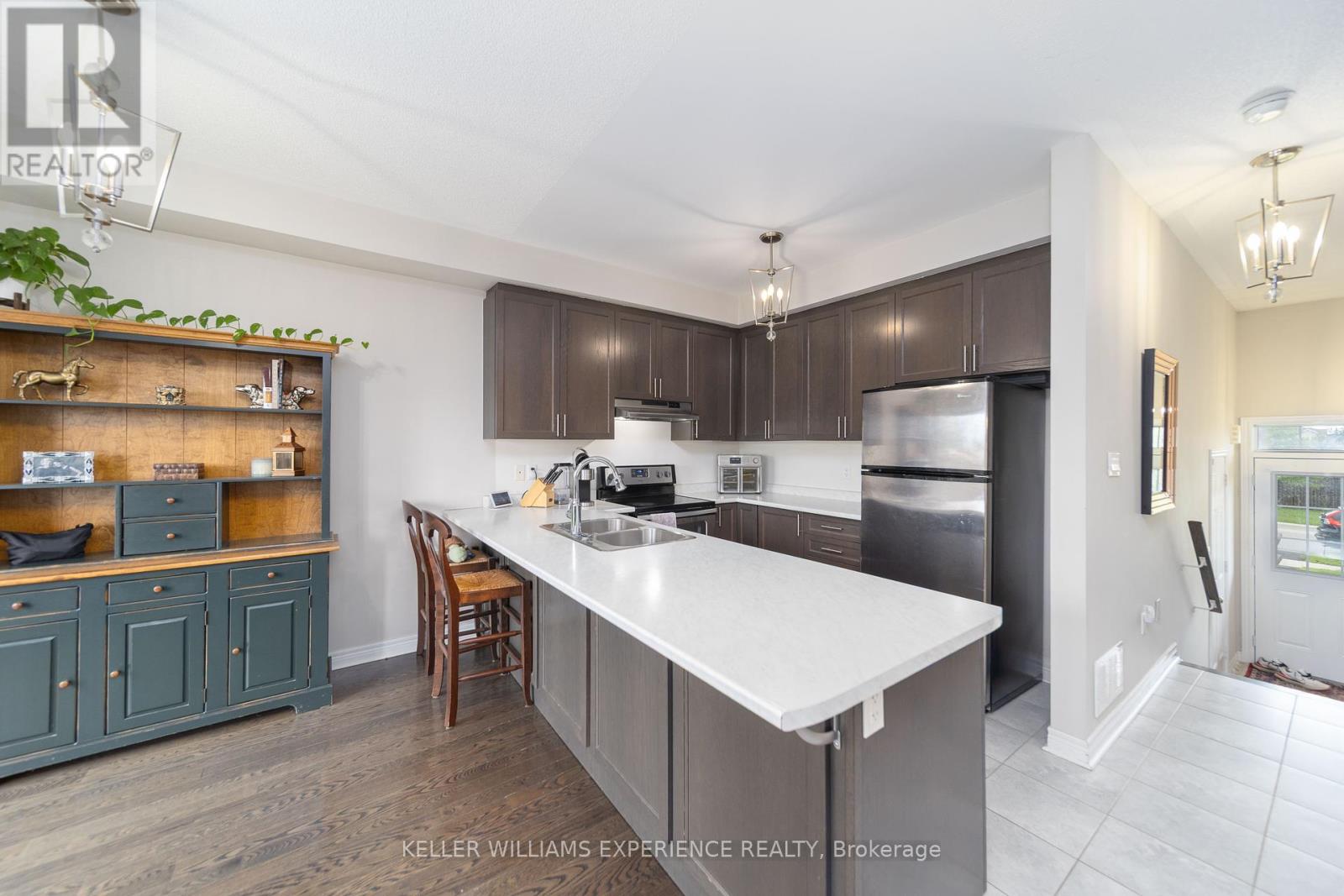 48 Snelgrove Crescent, Barrie, Ontario L4N 6R6 - Photo 8 - S12390735