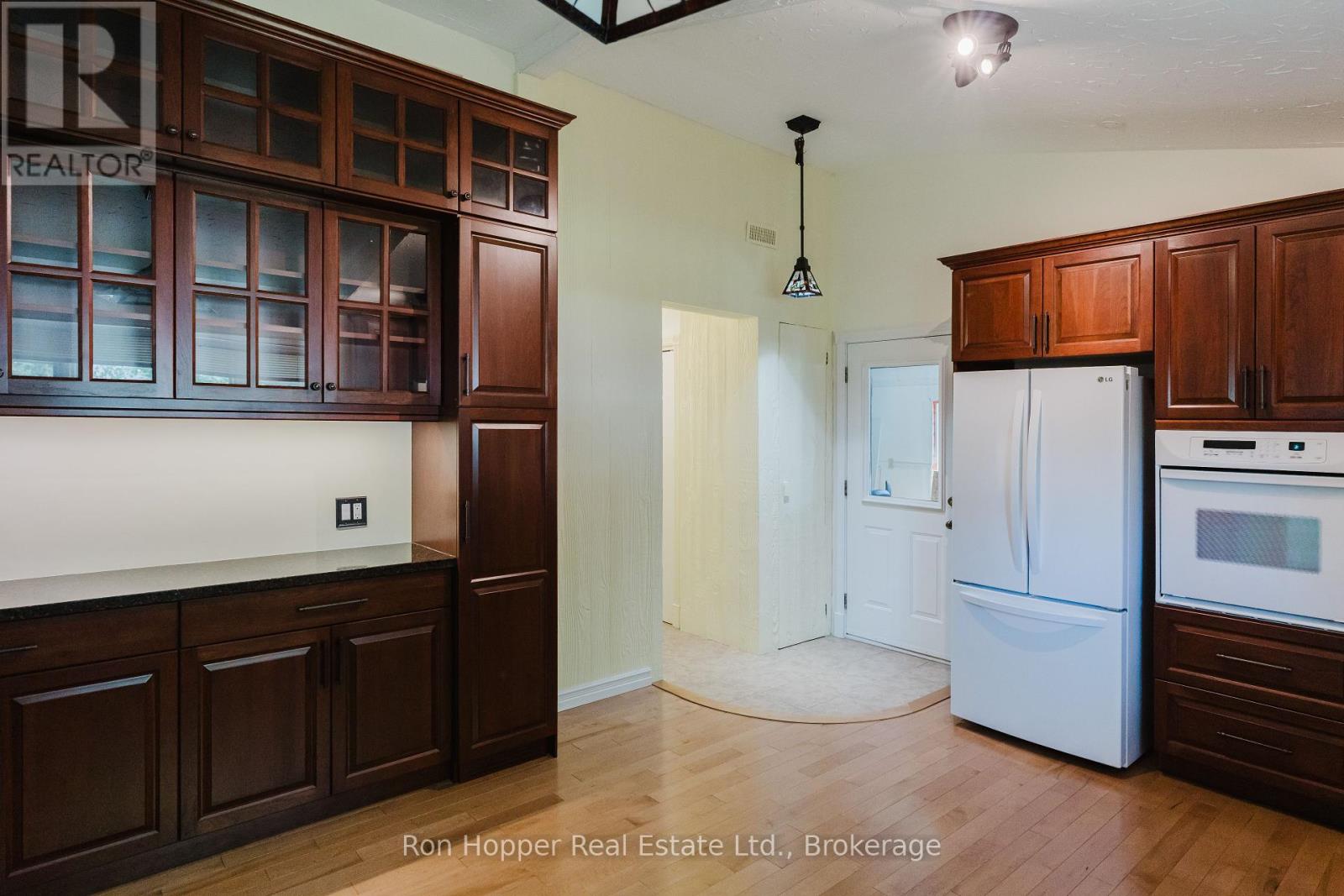 345 6th Avenue E, Owen Sound, Ontario  N4K 2T7 - Photo 4 - X12246466