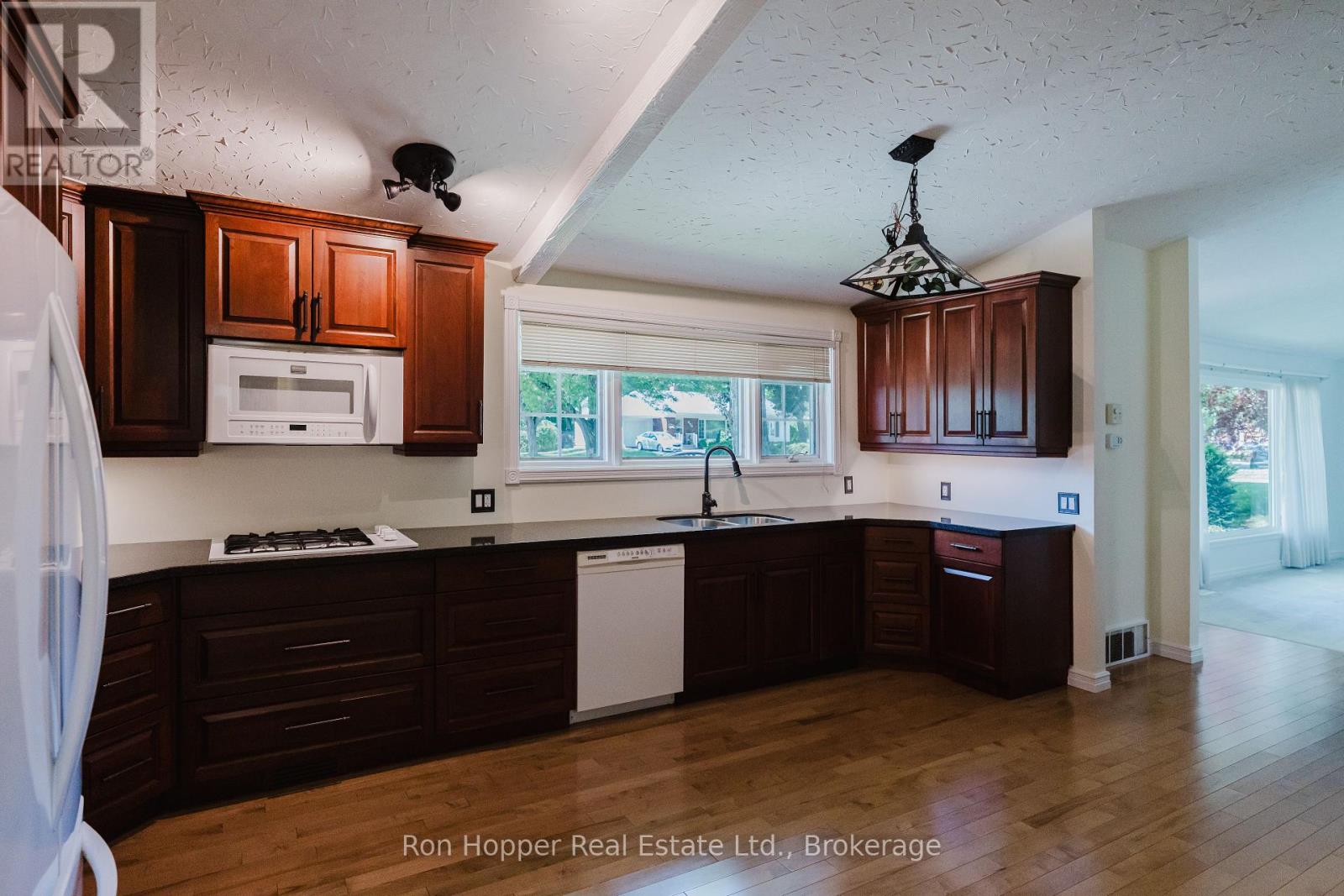 345 6th Avenue E, Owen Sound, Ontario  N4K 2T7 - Photo 3 - X12246466