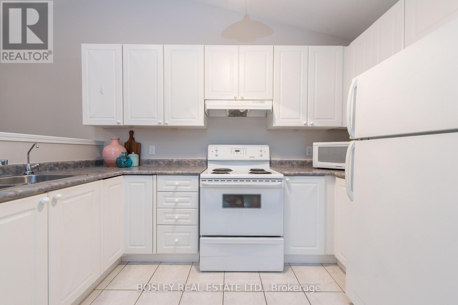 41 Atwood Avenue, Halton Hills, Ontario  L7G 5Z9 - Photo 9 - W12390719