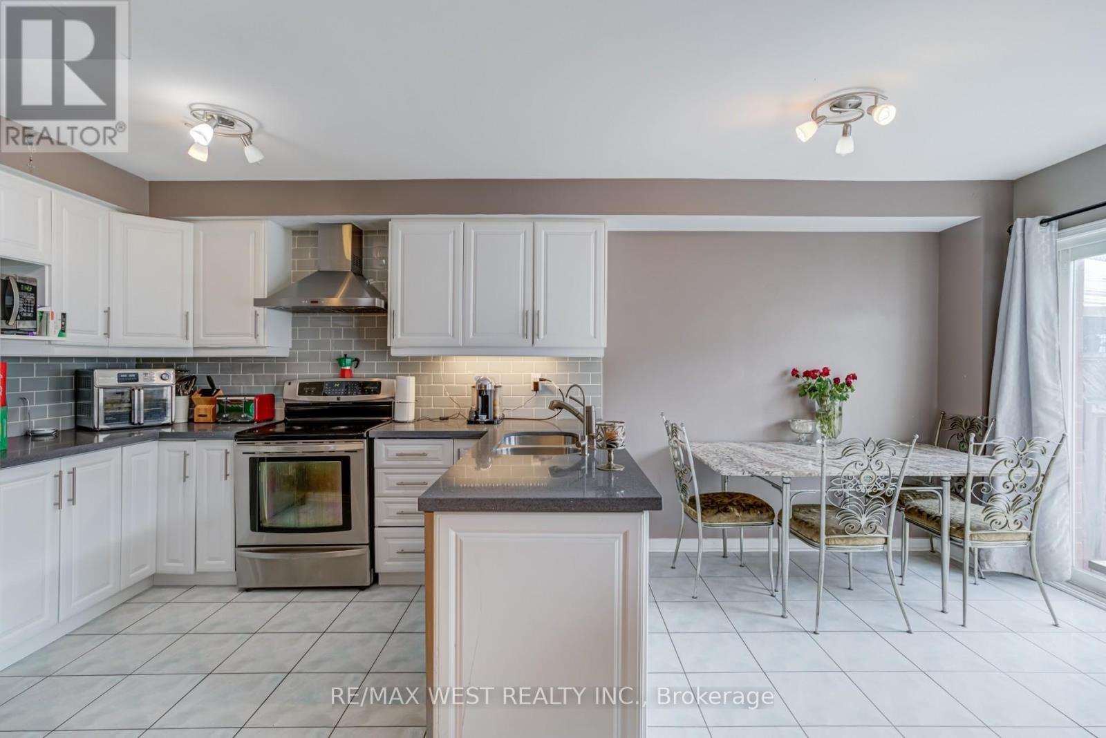 6 Mccreary Trail, Caledon, Ontario  L7E 2C8 - Photo 15 - W12390804
