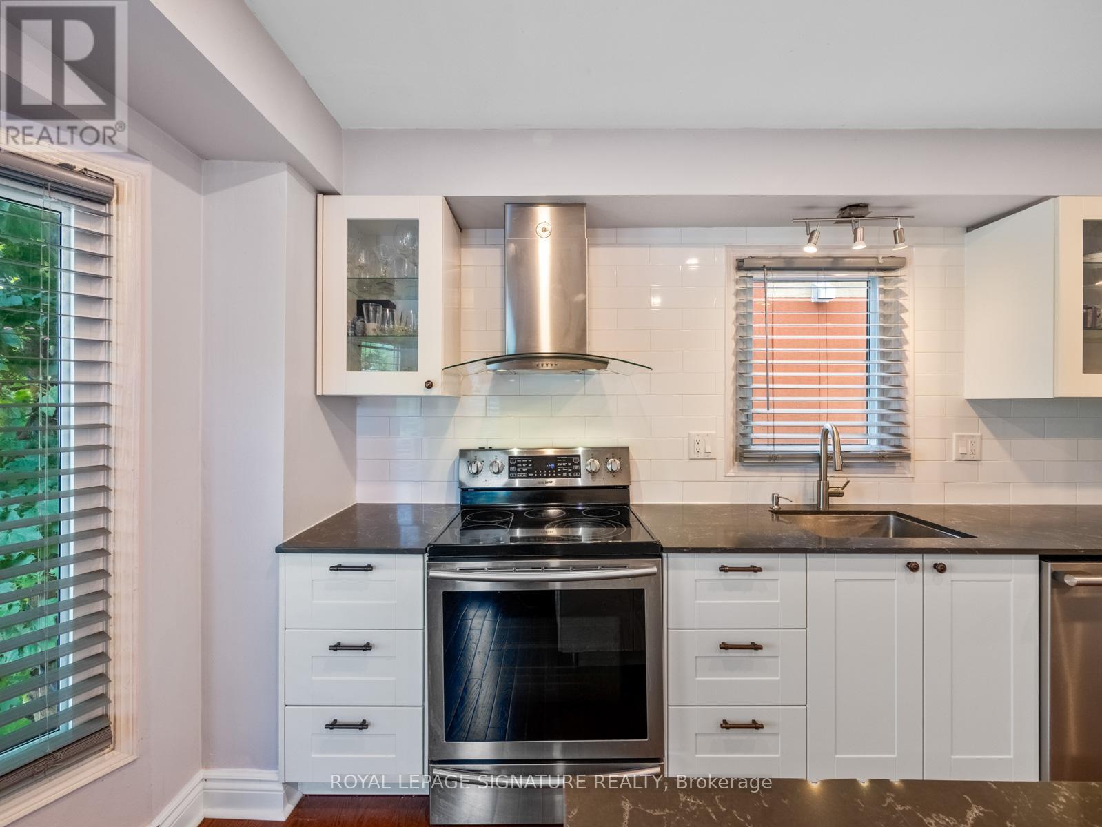 1558 Litchfield Road, Oakville, Ontario  L6H 5P3 - Photo 12 - W12390816
