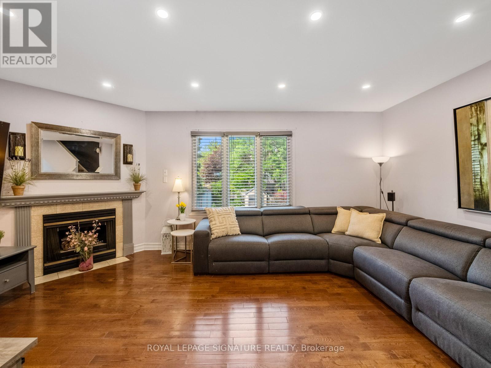 1558 Litchfield Road, Oakville, Ontario  L6H 5P3 - Photo 14 - W12390816