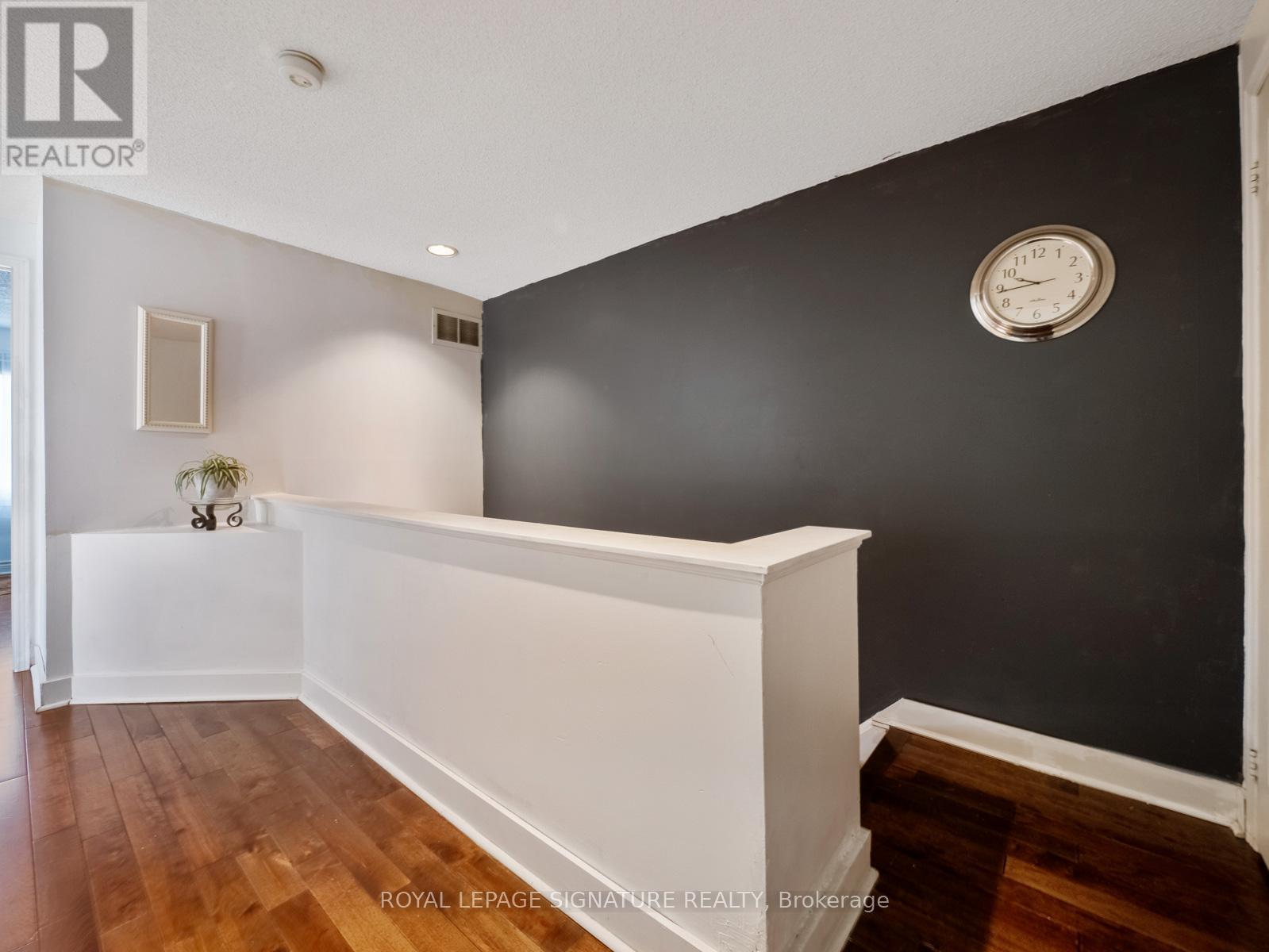 1558 Litchfield Road, Oakville, Ontario  L6H 5P3 - Photo 22 - W12390816