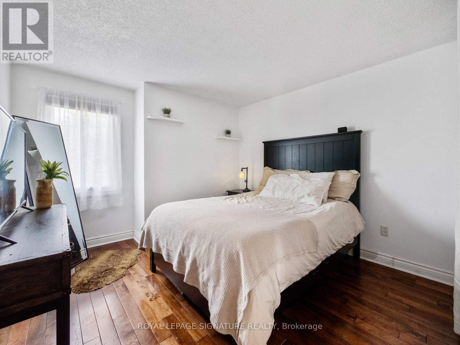 1558 Litchfield Road, Oakville, Ontario  L6H 5P3 - Photo 23 - W12390816