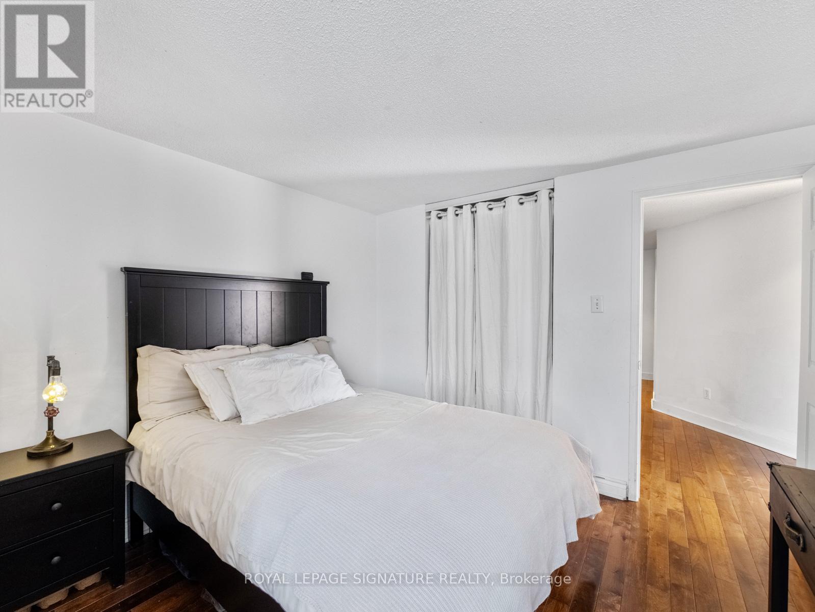 1558 Litchfield Road, Oakville, Ontario  L6H 5P3 - Photo 24 - W12390816
