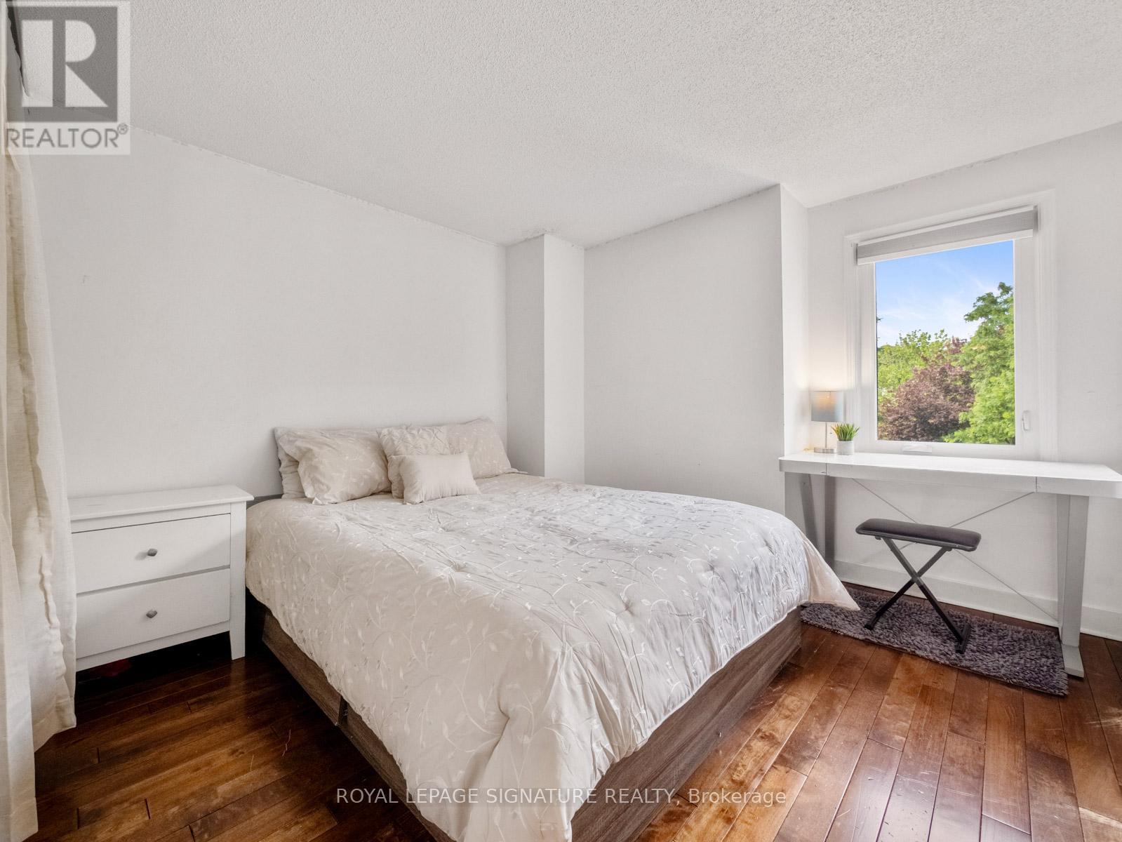 1558 Litchfield Road, Oakville, Ontario  L6H 5P3 - Photo 26 - W12390816