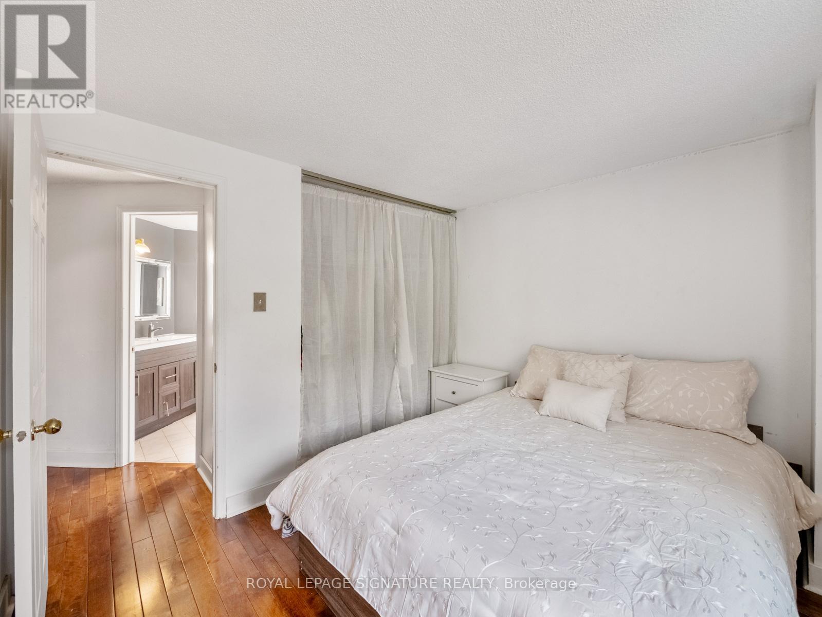 1558 Litchfield Road, Oakville, Ontario  L6H 5P3 - Photo 27 - W12390816