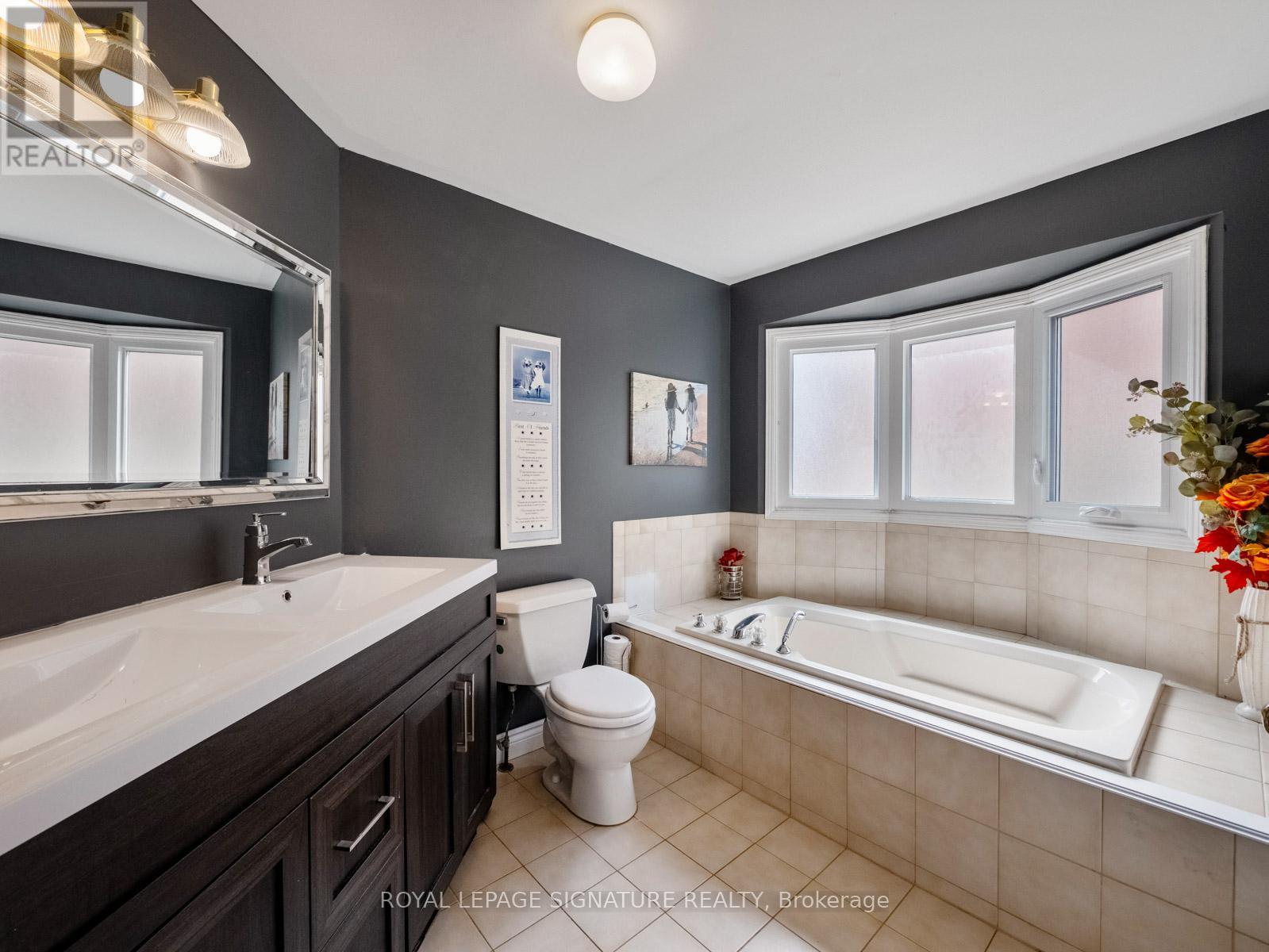 1558 Litchfield Road, Oakville, Ontario  L6H 5P3 - Photo 28 - W12390816