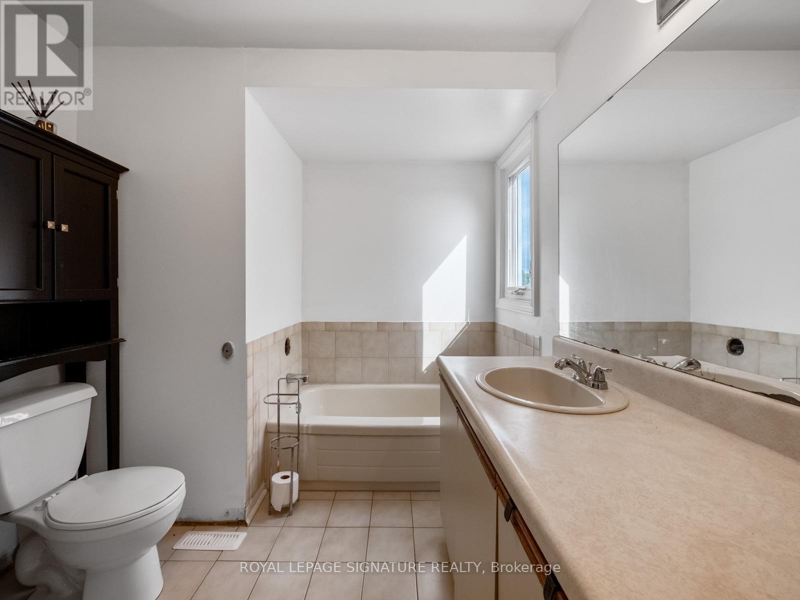 1558 Litchfield Road, Oakville, Ontario  L6H 5P3 - Photo 33 - W12390816
